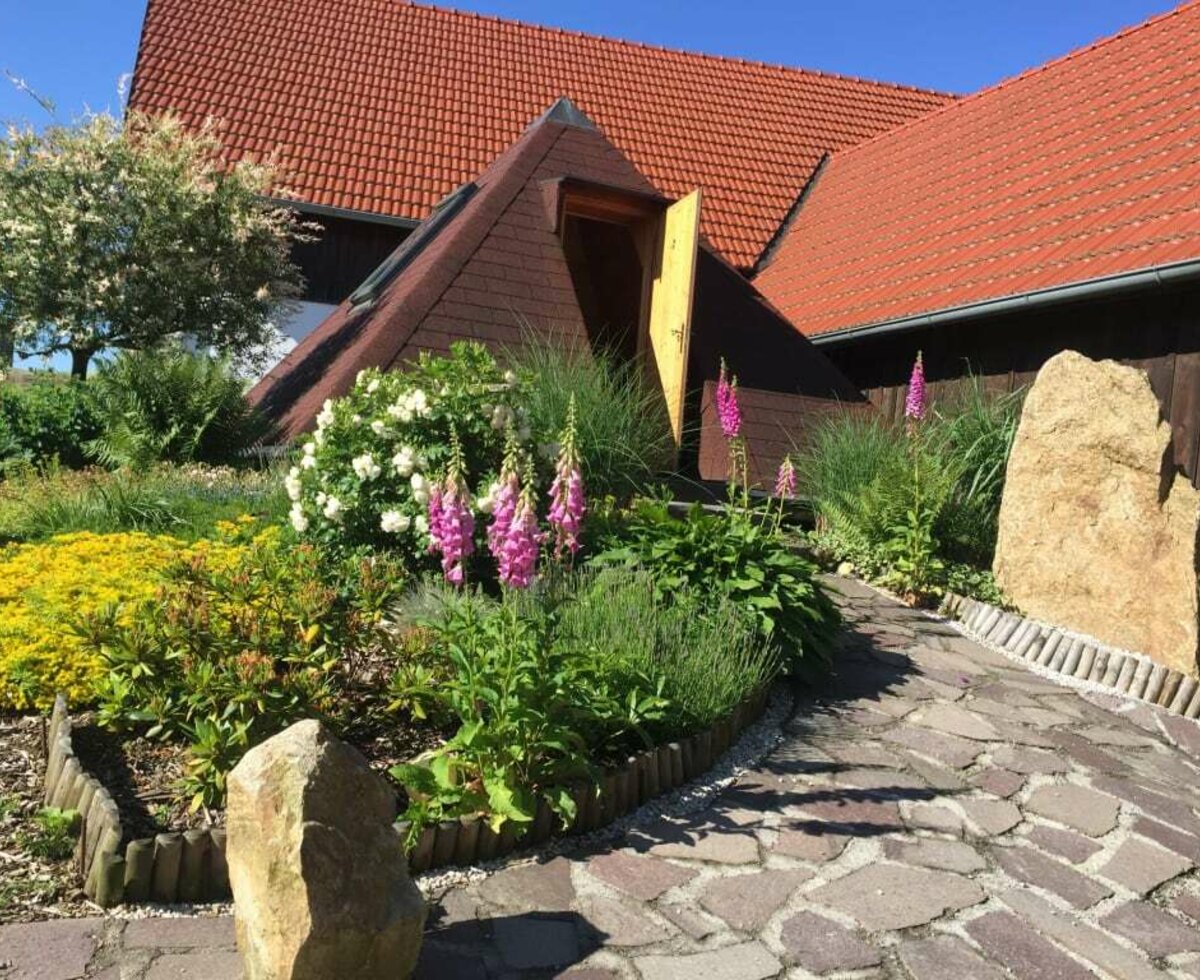 Amstetters-Ferienwohnung - Pyramide beim Haus