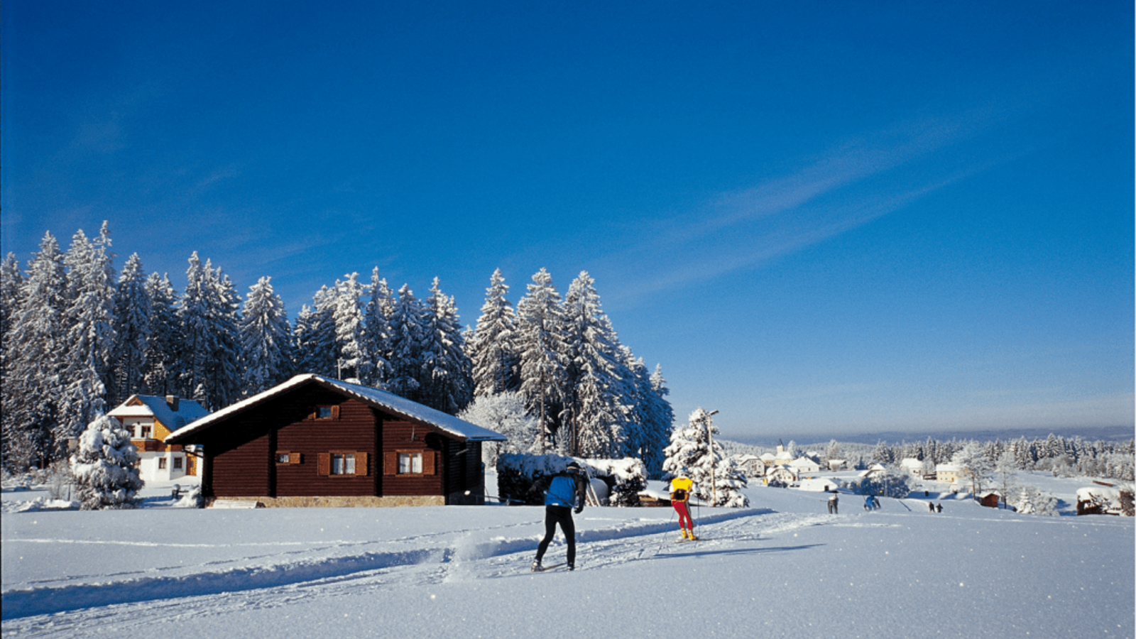 Blockhaus mit Loipe