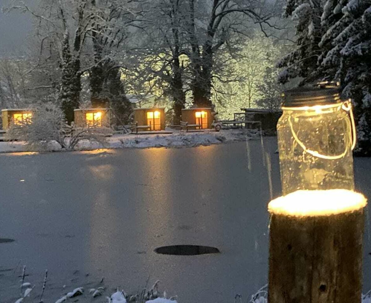 CHECKIN THE BOX - Schloss Neubruck - Winter Laterne