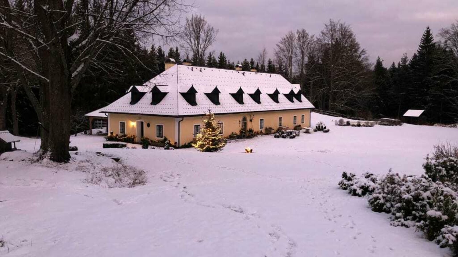 Forsthaus außen Winter