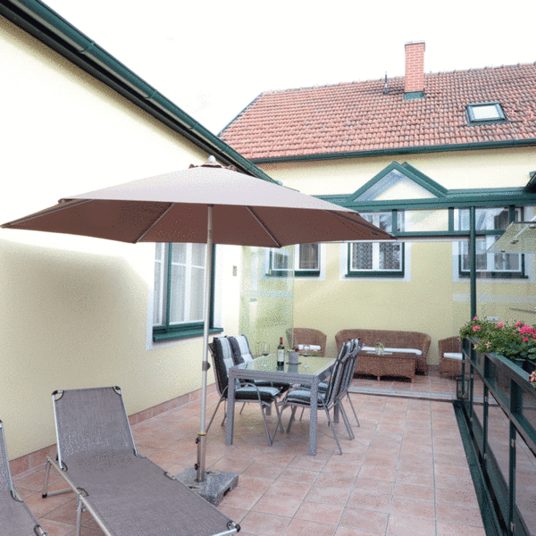 Ferienappartement Regina - Wintergarten und Terrasse