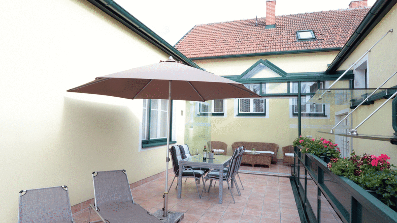 Ferienappartement Regina - Wintergarten und Terrasse