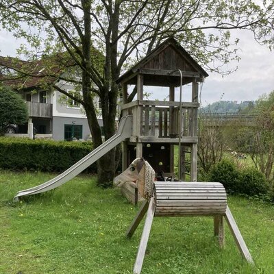 Ferienhaus und Apartment Idolsberg - Kletterturm und Holzpferd