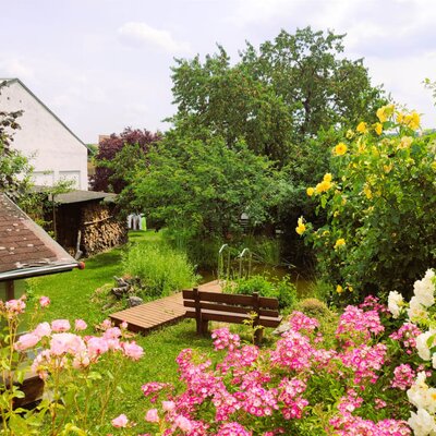 Ferienwohnung Naturplatzerl - Rosen am Gartenteich