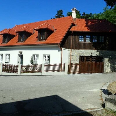 Gästehaus DIE ALTE POST - Aussenansicht Dorfplatz