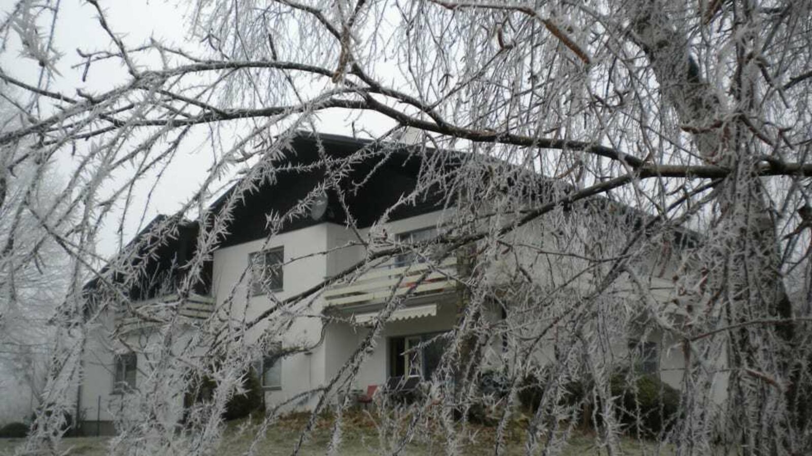 Gästezimmer Weiß - Haus im Winter