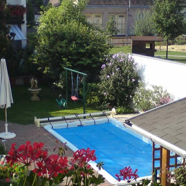 Garten mit Pool