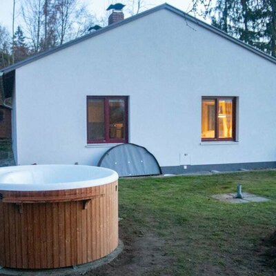 UrlaubsREICH - Ferienwohnung Lugmayr - Garten mit Hottube